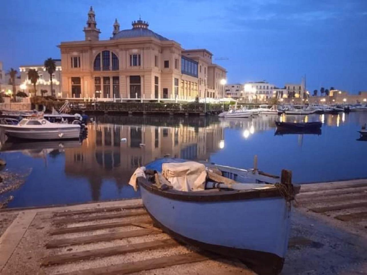 La Follia Dell'Architetto Villa Bari Buitenkant foto